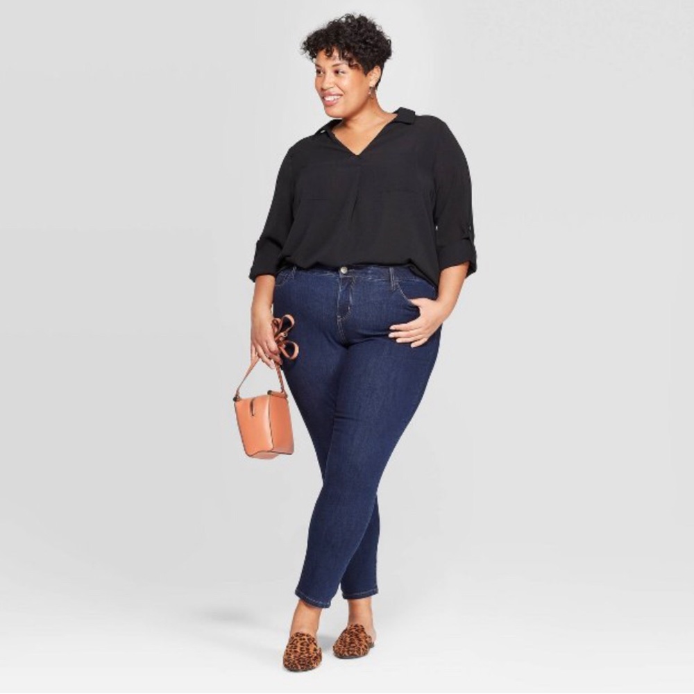 Ava and Viv Woman’s dark wash mid-rise skinny jeans. Size 26w